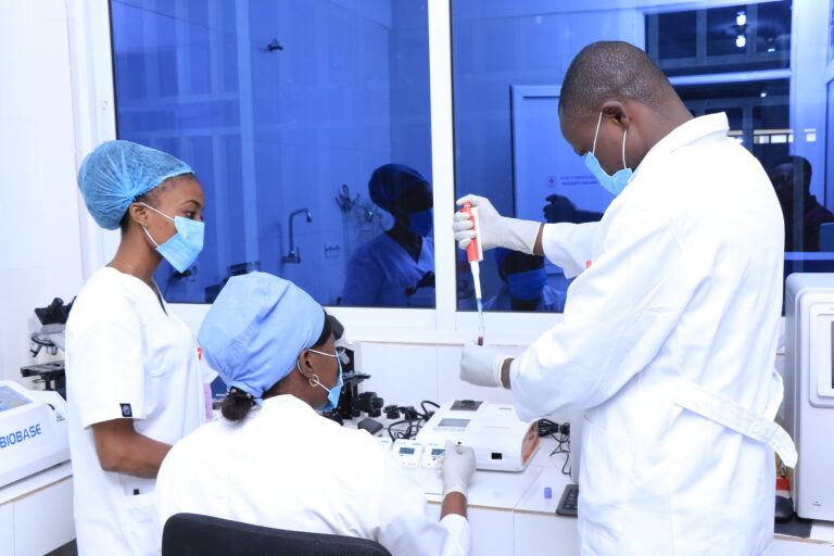 Le laboratoire de biologie médicale